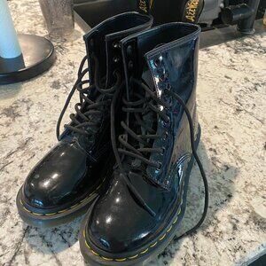 Dr. Martens 1460 WOMEN'S PATENT LEATHER LACE UP BOOTS